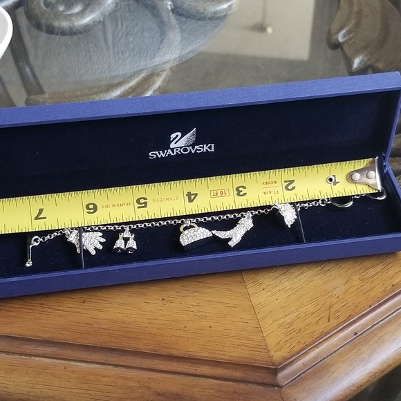 Authentic Swarovski Winter Gear Toggle Charm Bracelet Retired Sweet And Cute - Picture 2 of 8